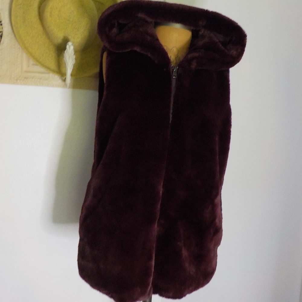 LIKE NEW VEST JACKET - Picture 2 of 8